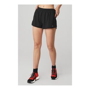 Alo Yoga Stride Short in Black